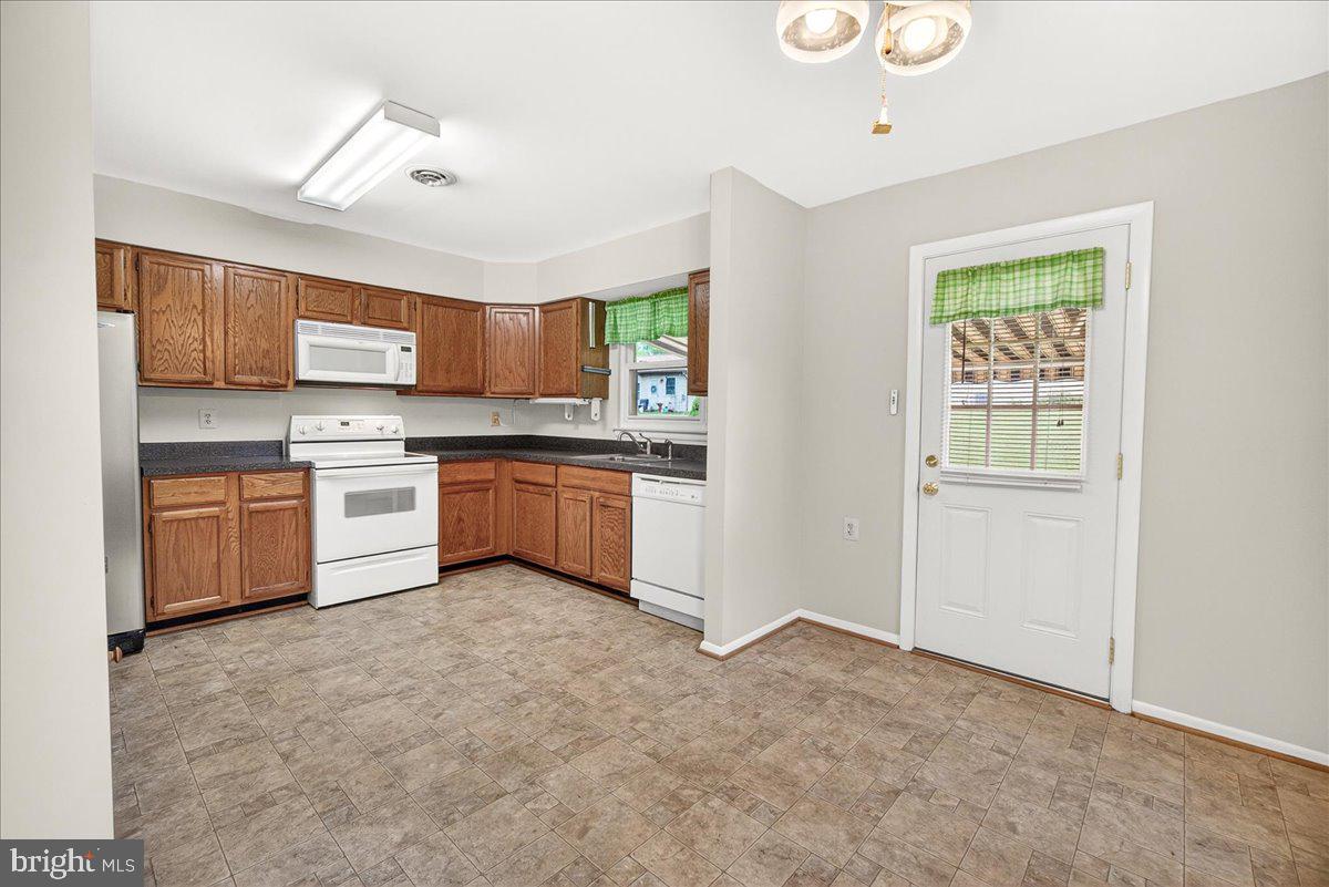 CRESTWOOD VILLAGE - Residential