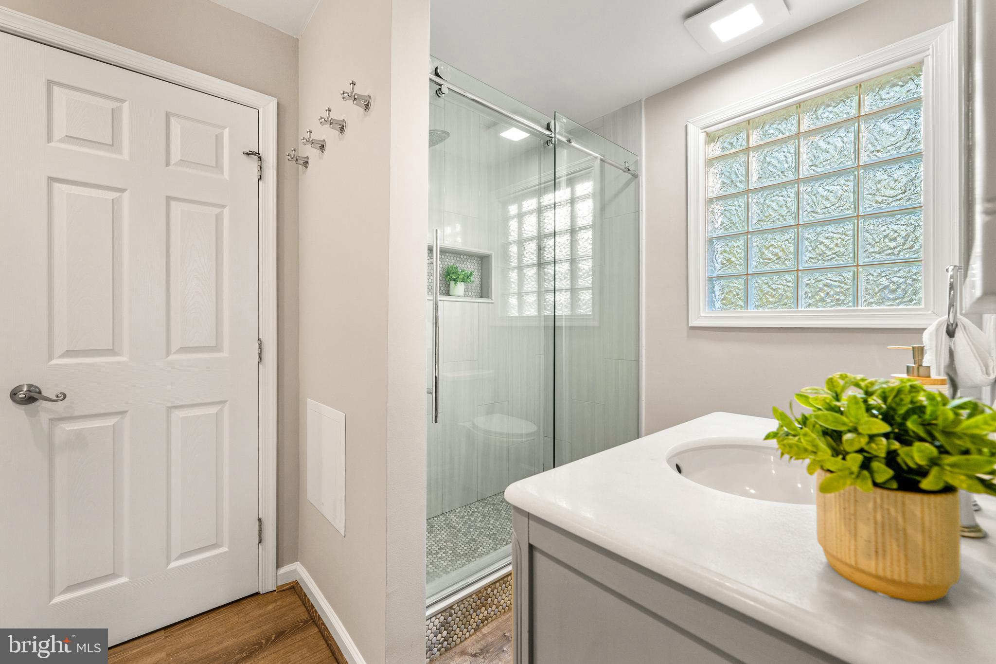 EDGEWATER - Residential