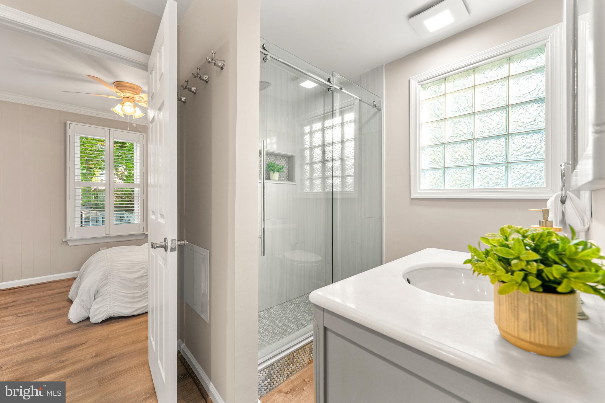 EDGEWATER - Residential