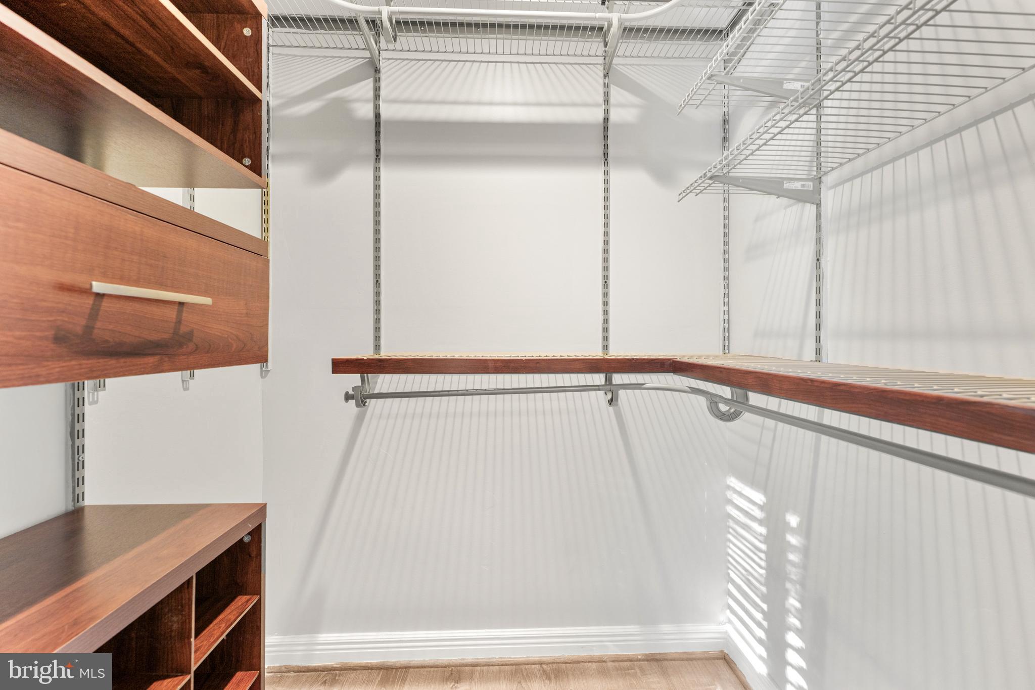 EDGEWATER - Residential