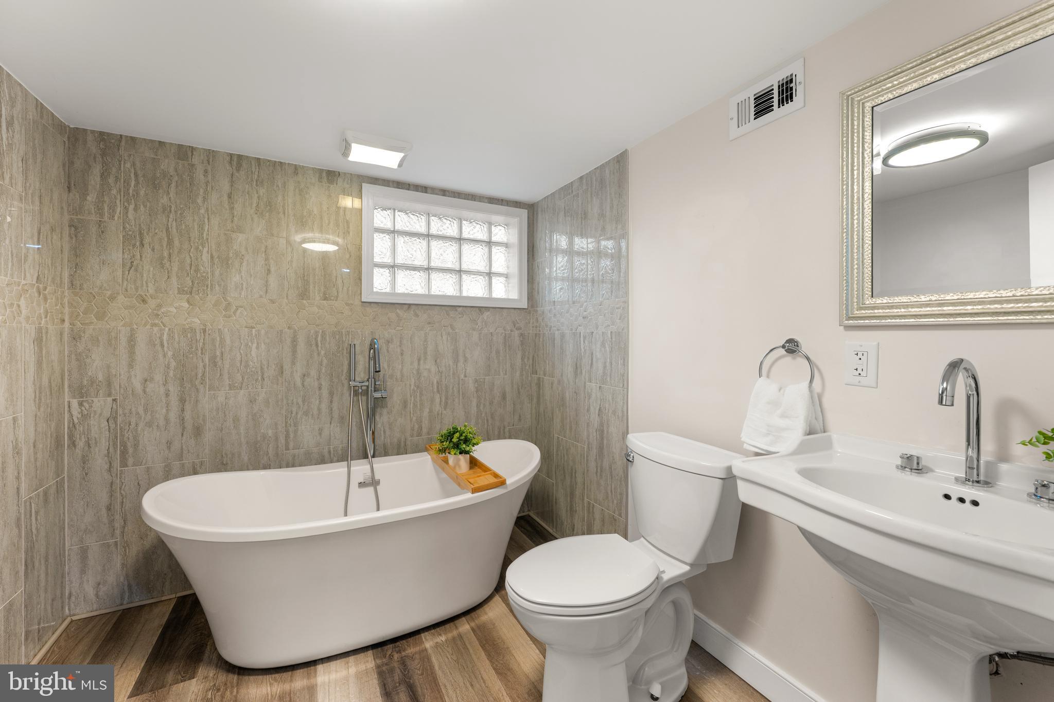 EDGEWATER - Residential