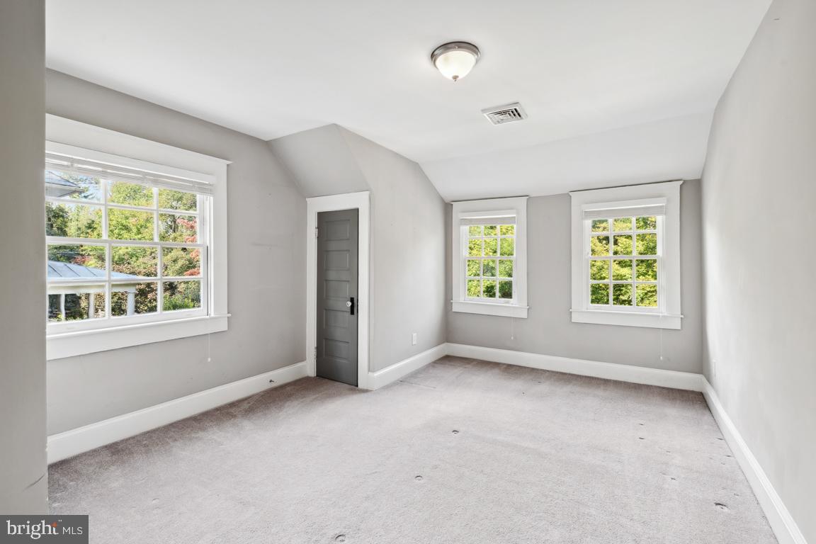 MOUNT WASHINGTON - Residential