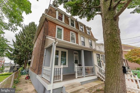 Townhouse For Sale - 36 E Washington Avenue<br/> Delaware County, CLIFTON HEIGHTS, PA 19018