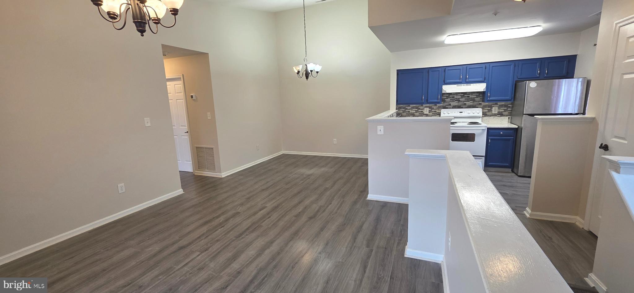 9381 SCARLET OAK DRIVE