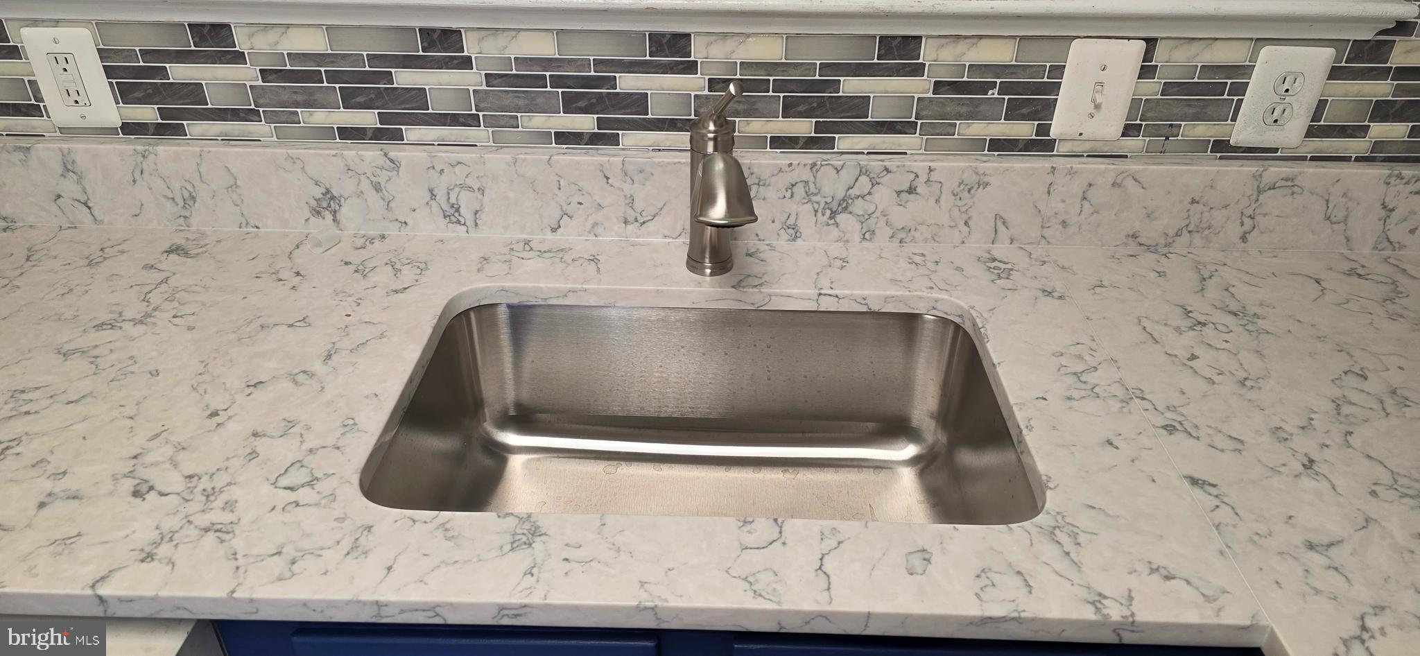 9381 SCARLET OAK DRIVE