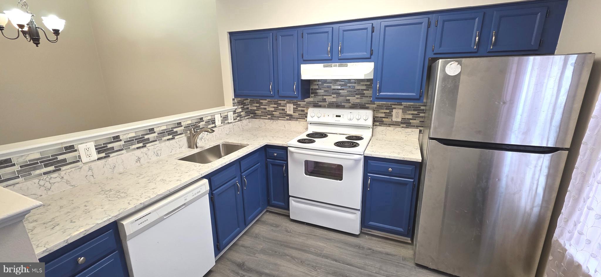 9381 SCARLET OAK DRIVE