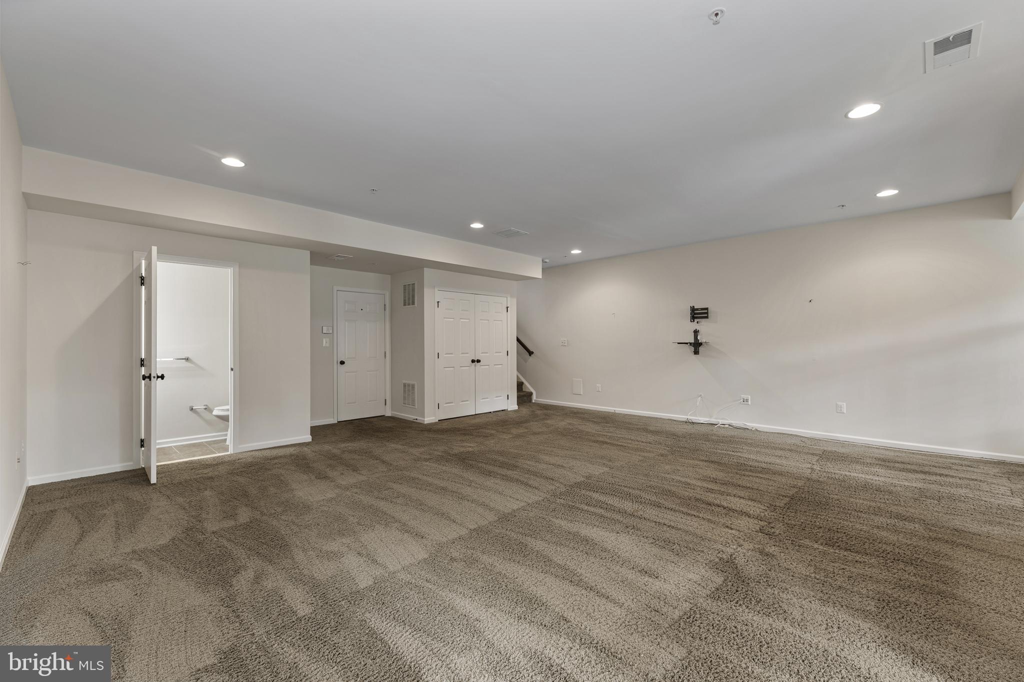 MARLBORO RIDGE - Residential