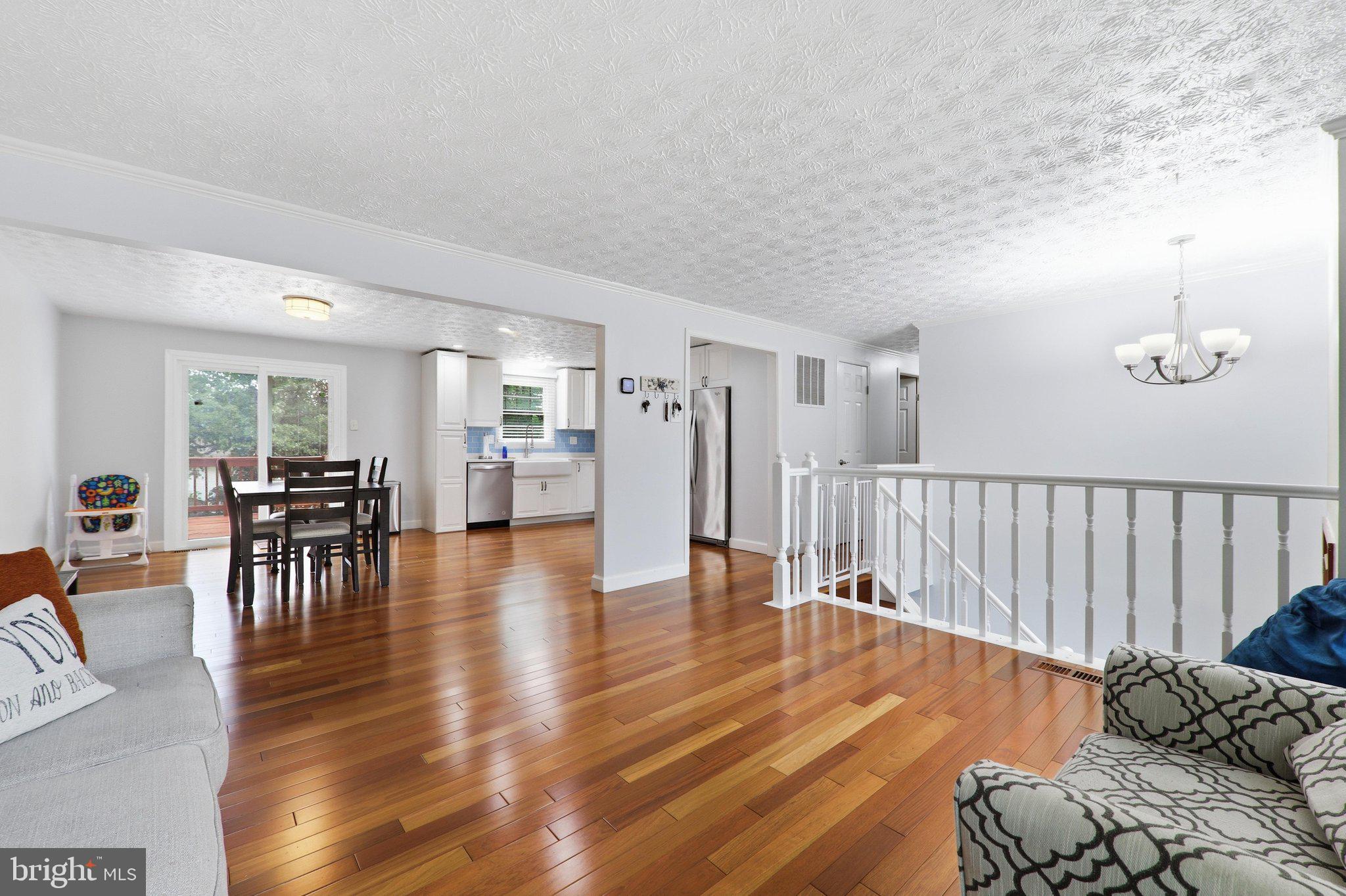 1182 AVONDALE COURT