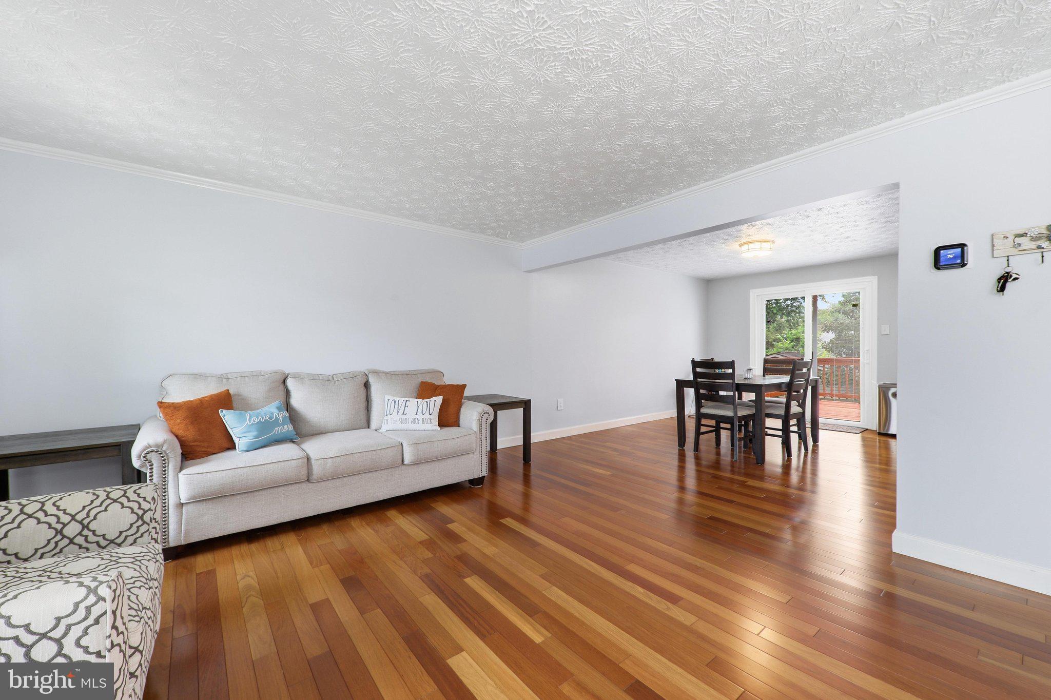 1182 AVONDALE COURT