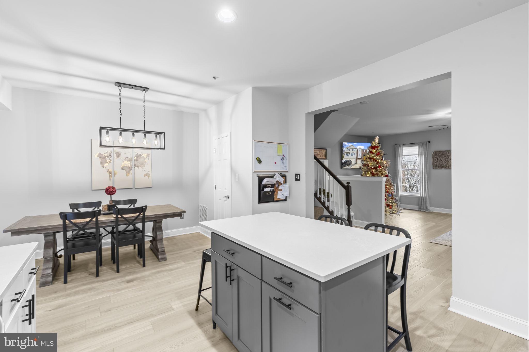 RIVER OAKS - Residential