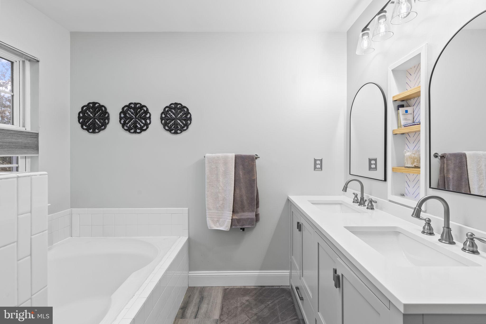 RIVER OAKS - Residential