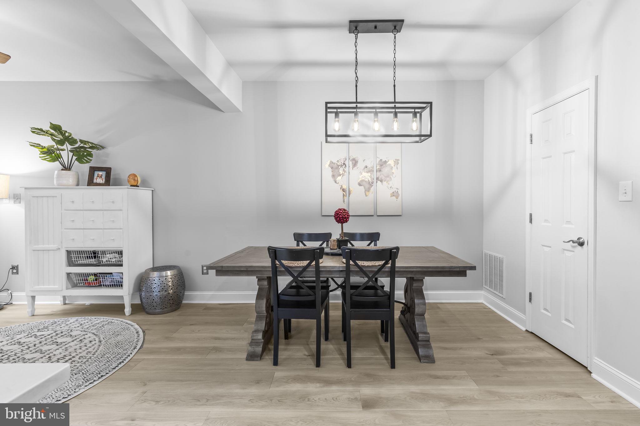 RIVER OAKS - Residential