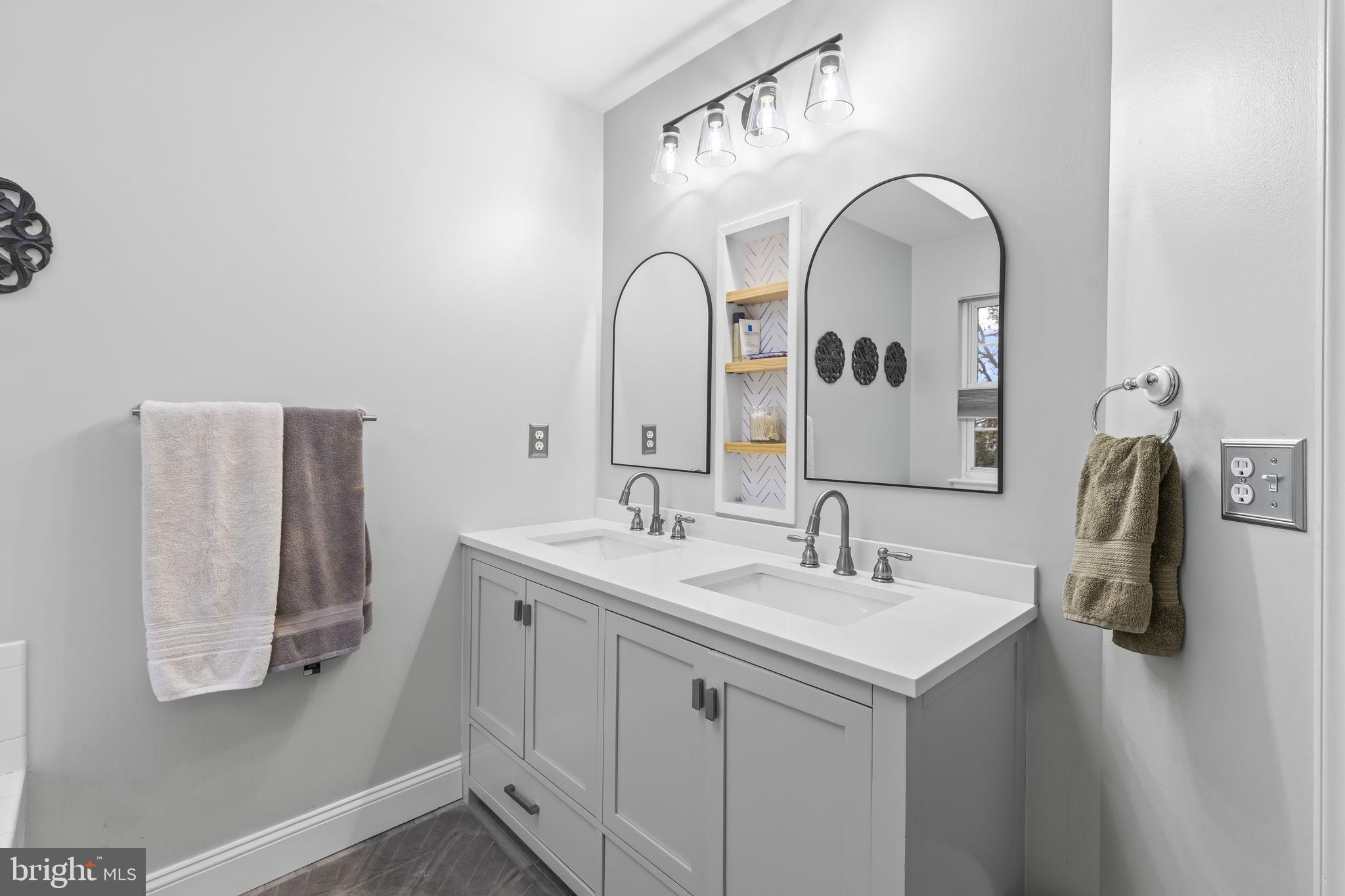 RIVER OAKS - Residential