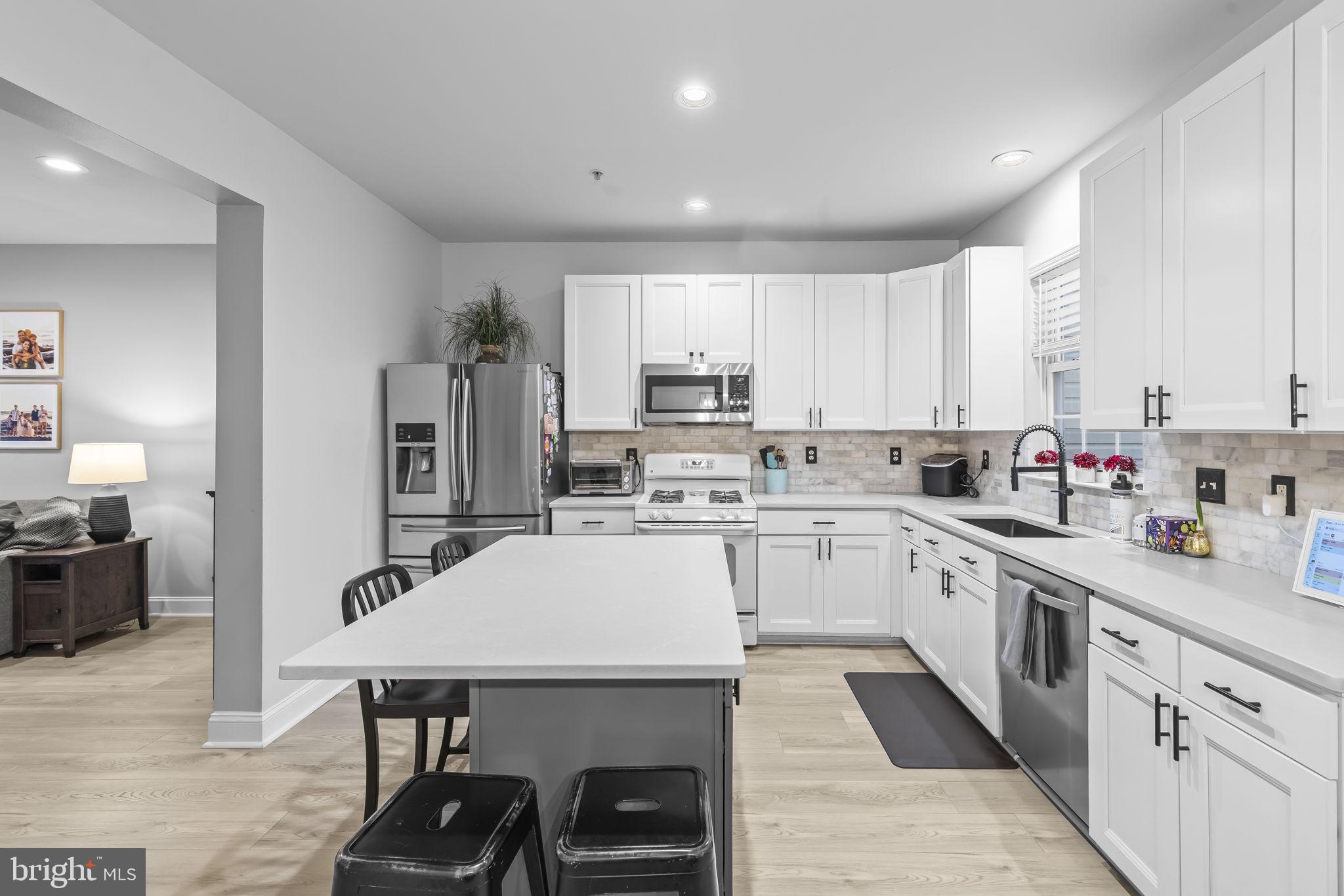 RIVER OAKS - Residential