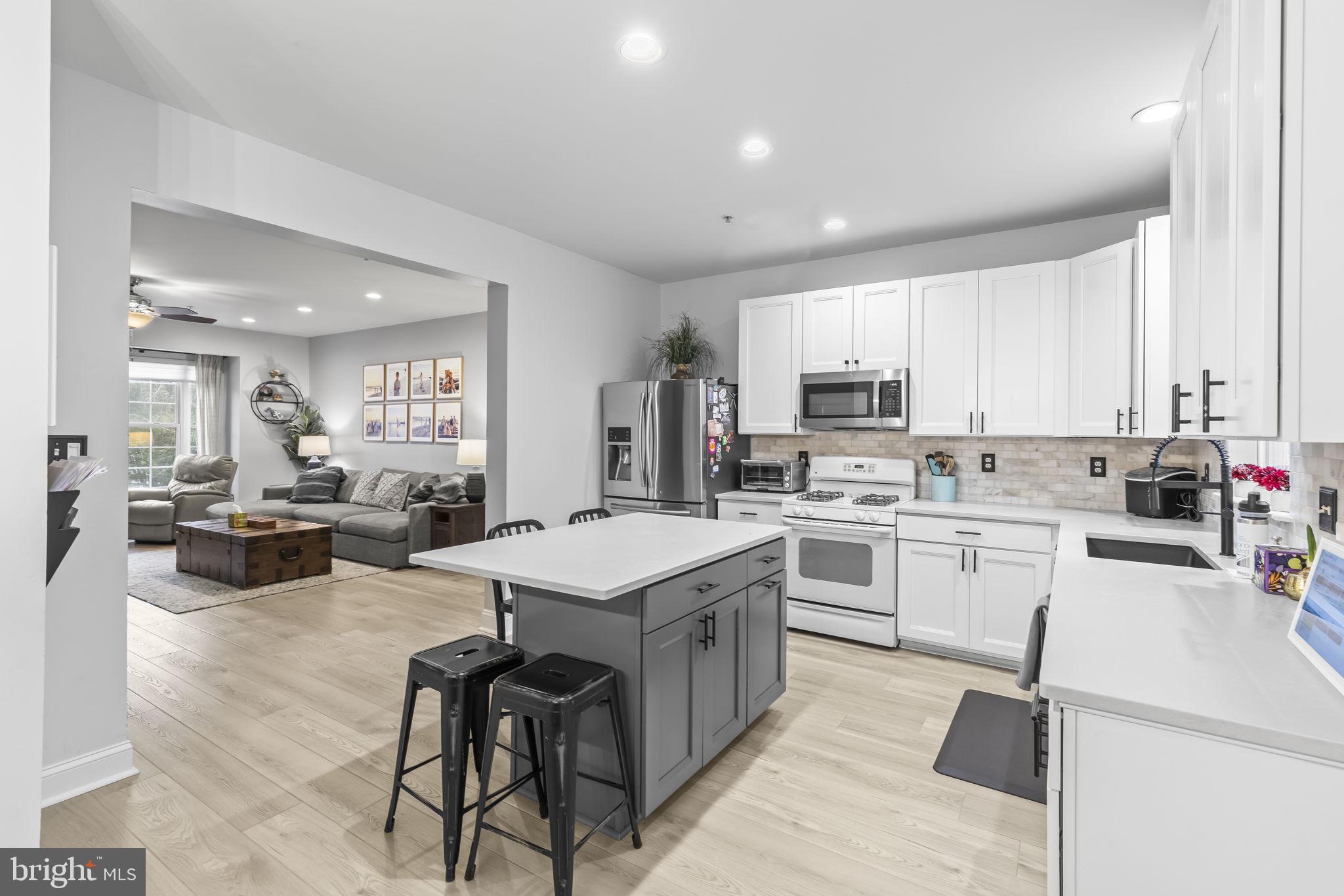 RIVER OAKS - Residential