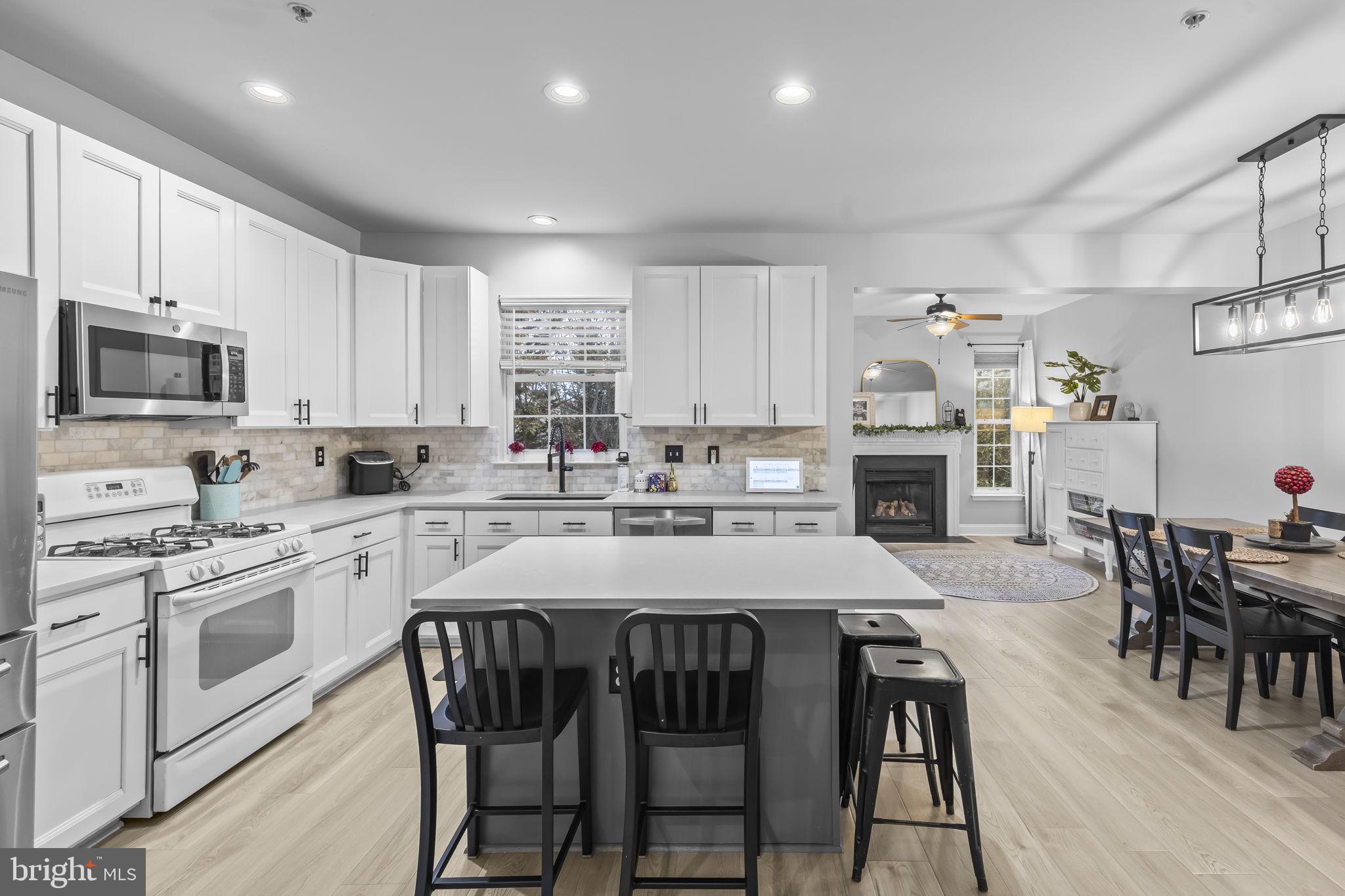 RIVER OAKS - Residential