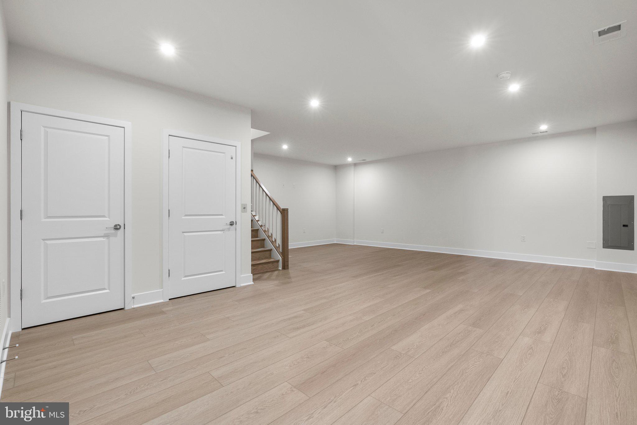 LEXINGTON 7 - Residential