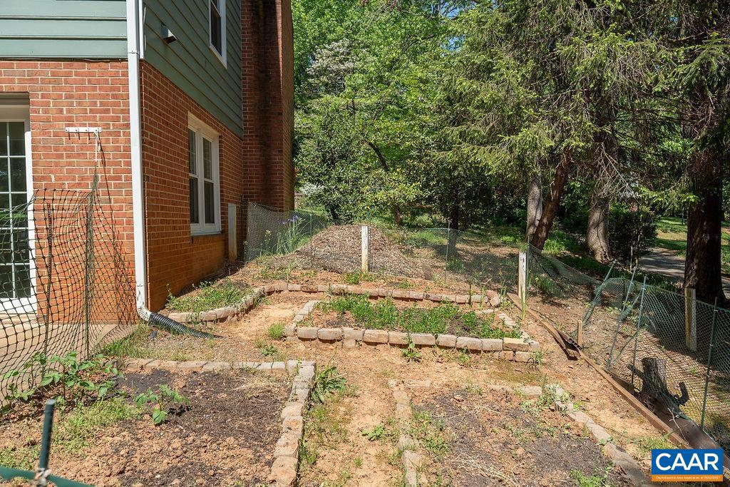 THE VILLAGE SQUARE - Residential