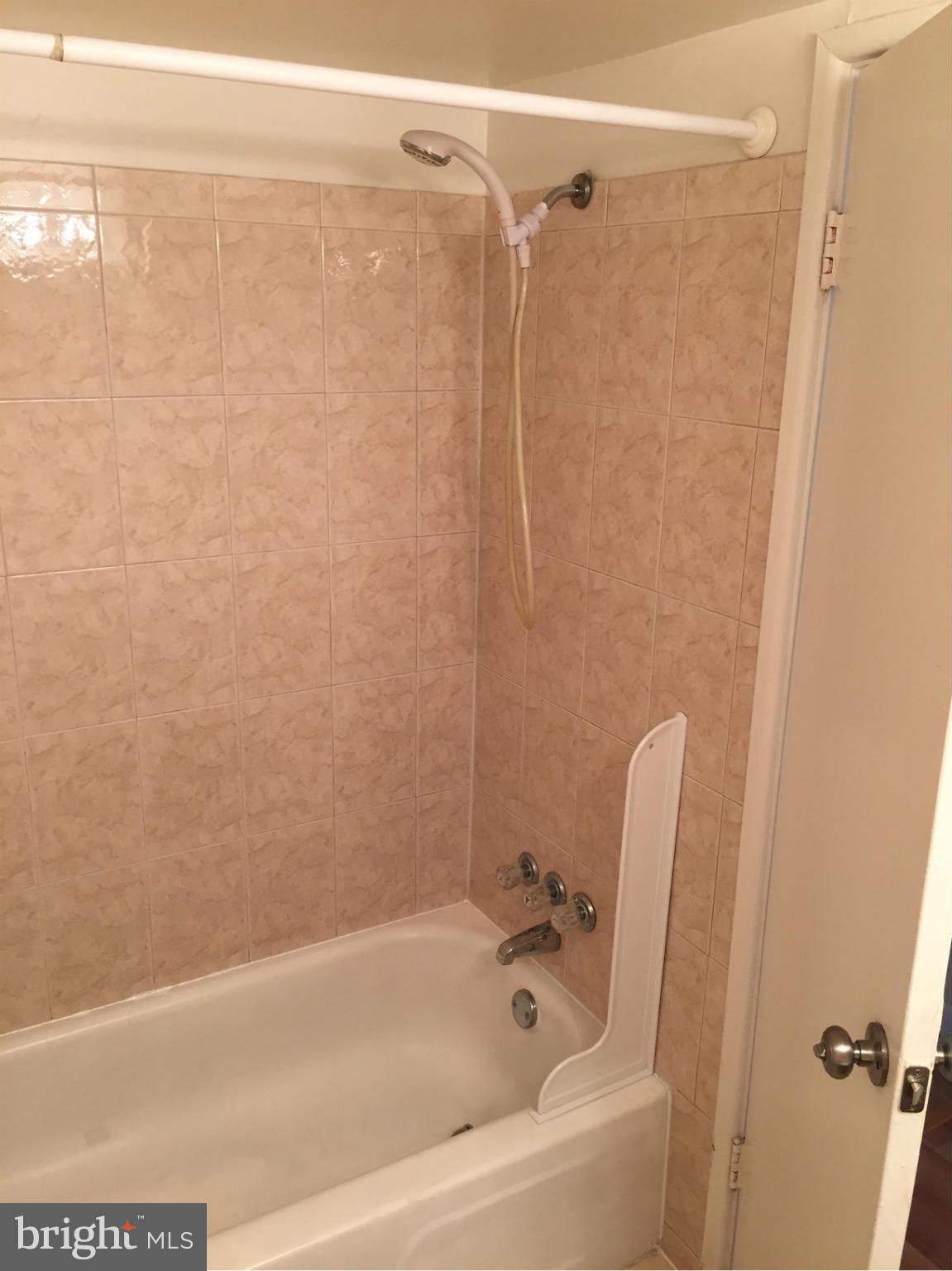 YORKTOWNE SQUARE - Residential Lease