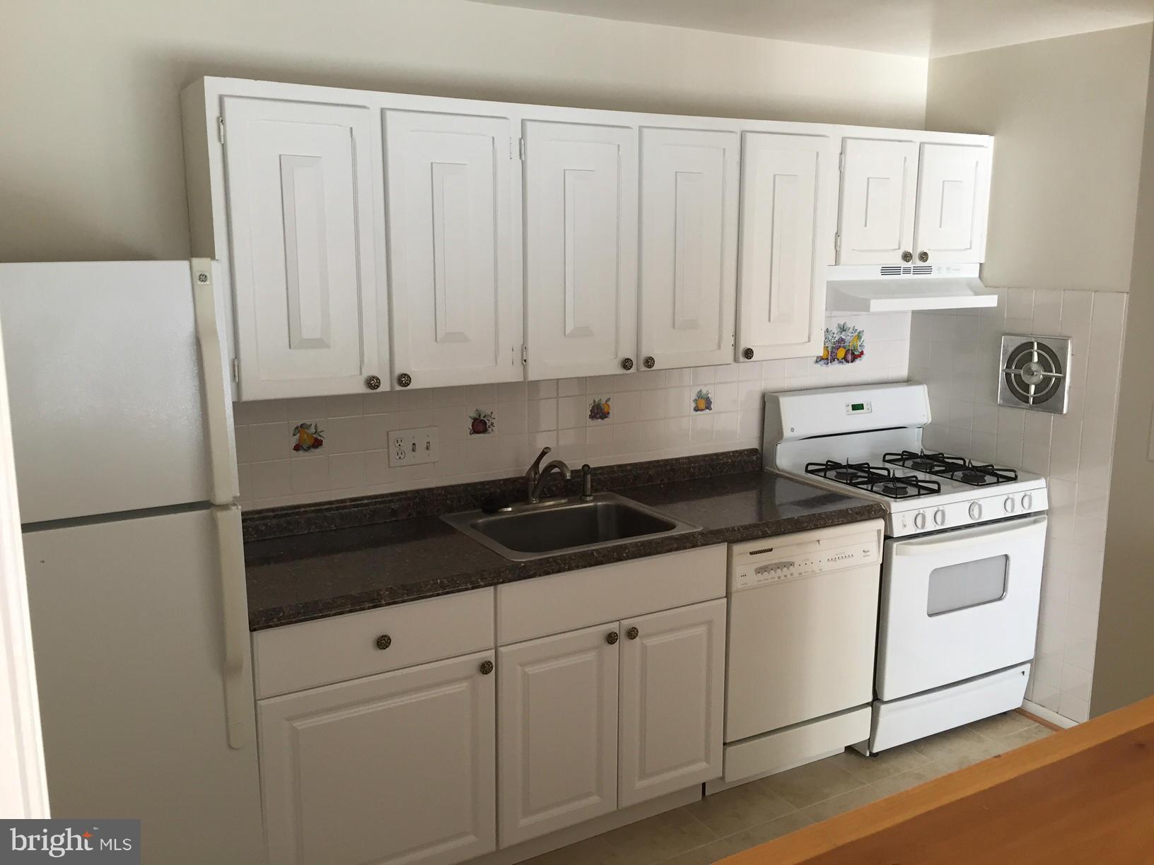 YORKTOWNE SQUARE - Residential Lease