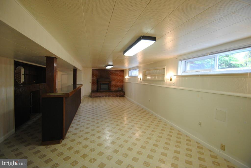 MCLEAN MANOR - Residential Lease