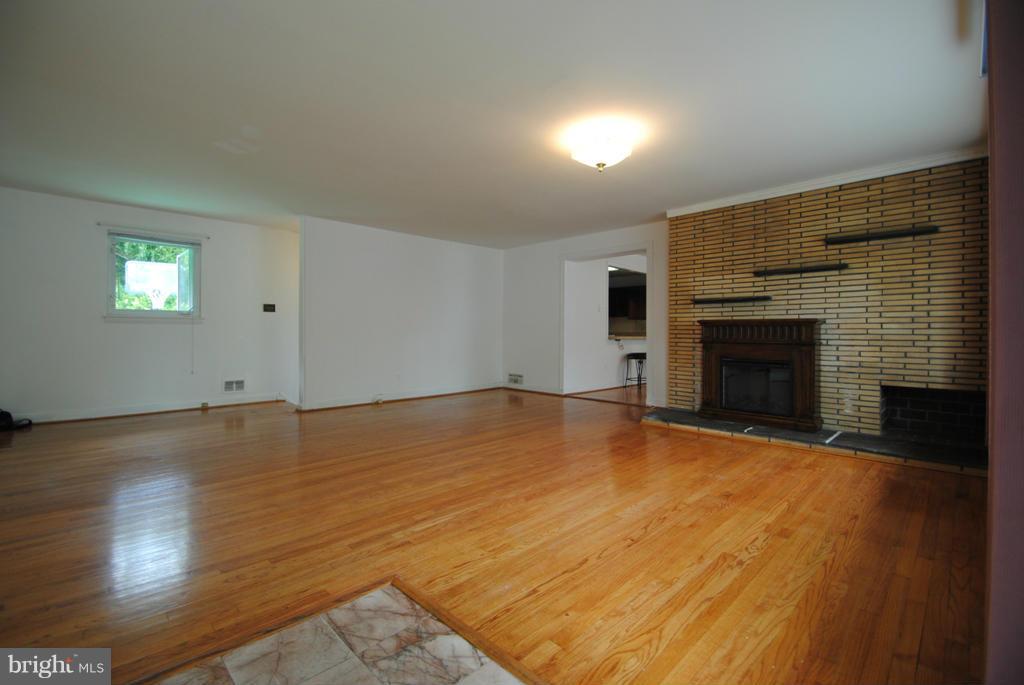 MCLEAN MANOR - Residential Lease