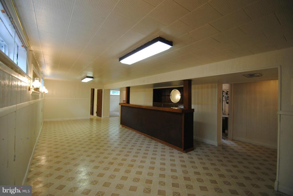 MCLEAN MANOR - Residential Lease