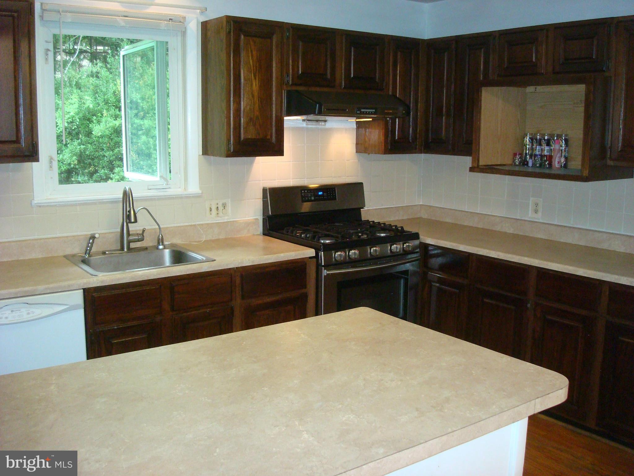 MCLEAN MANOR - Residential Lease