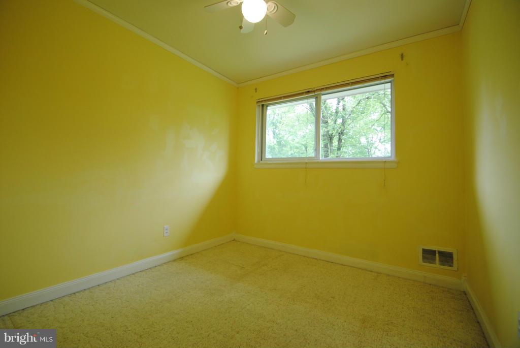 MCLEAN MANOR - Residential Lease