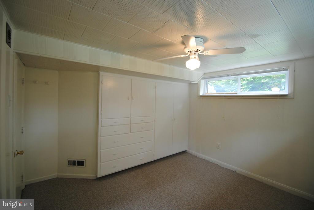 MCLEAN MANOR - Residential Lease