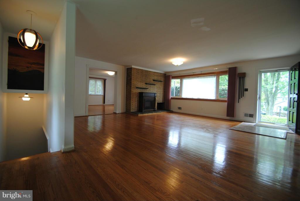 MCLEAN MANOR - Residential Lease