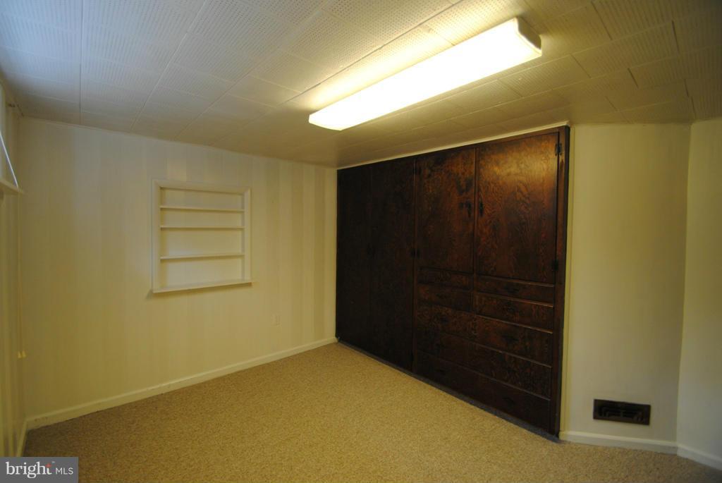 MCLEAN MANOR - Residential Lease