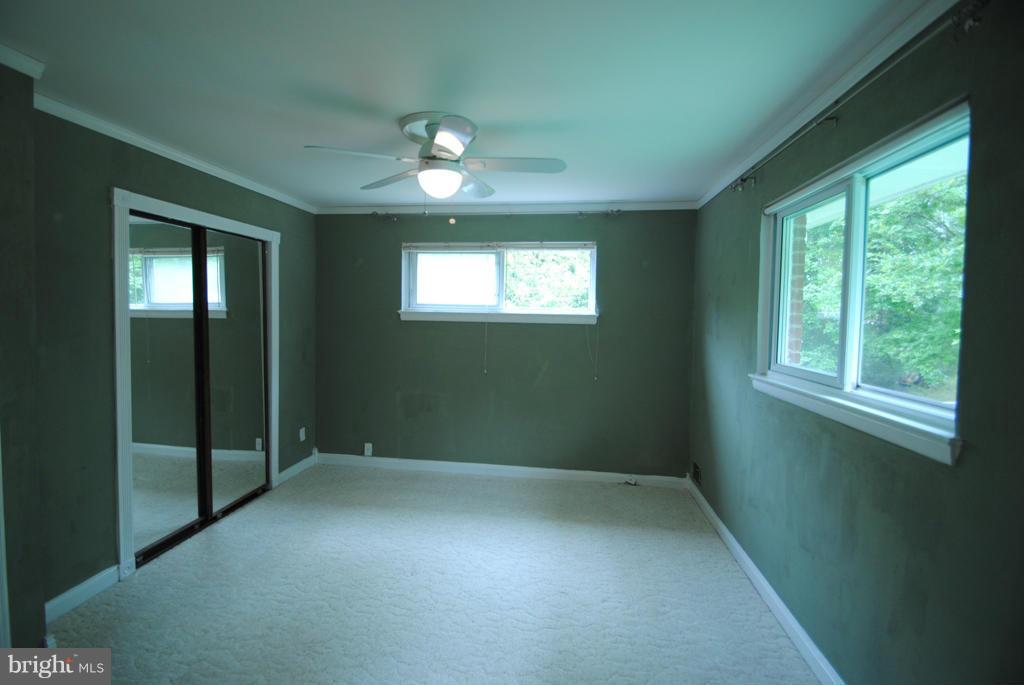 MCLEAN MANOR - Residential Lease