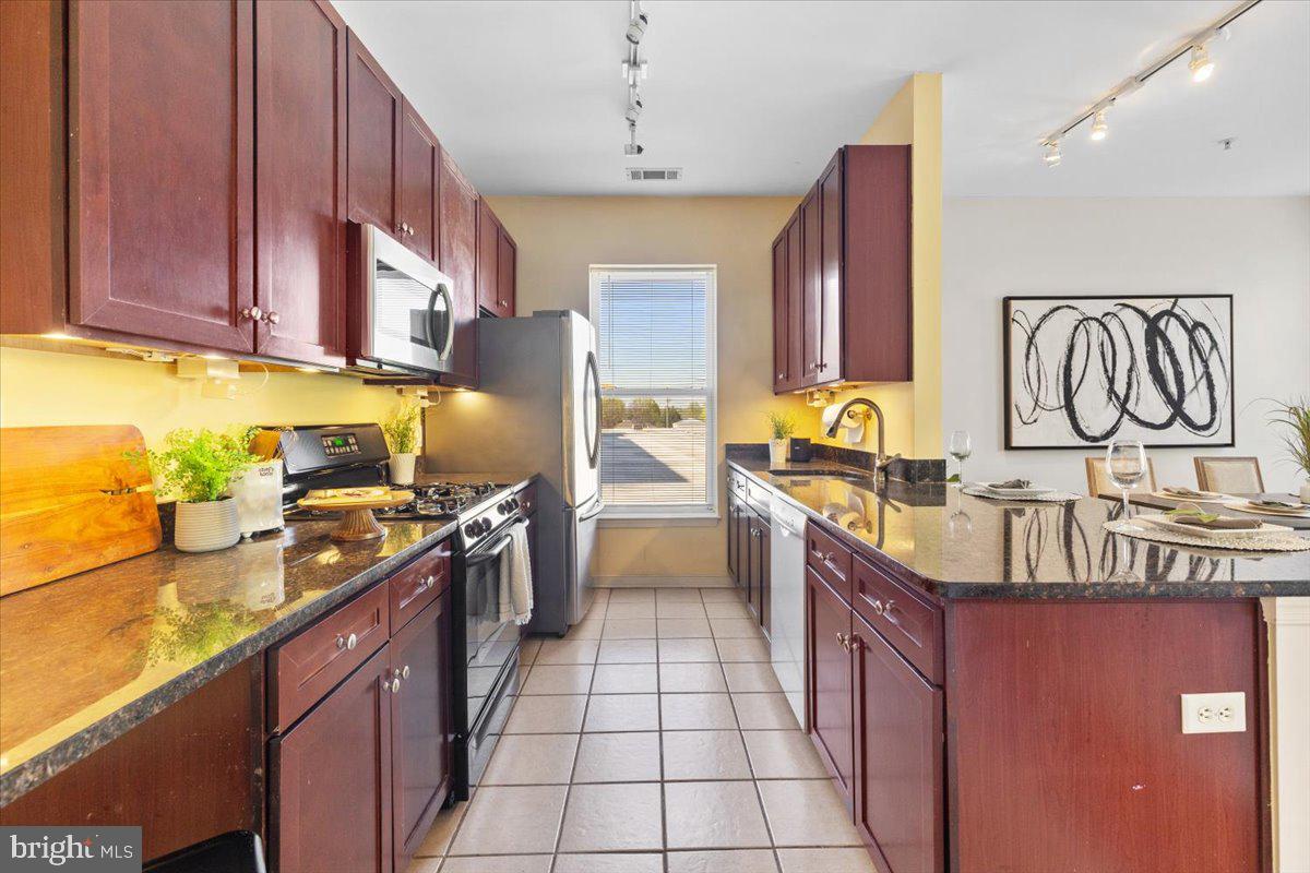 8045 AT SILVER SPRING METRO - Residential