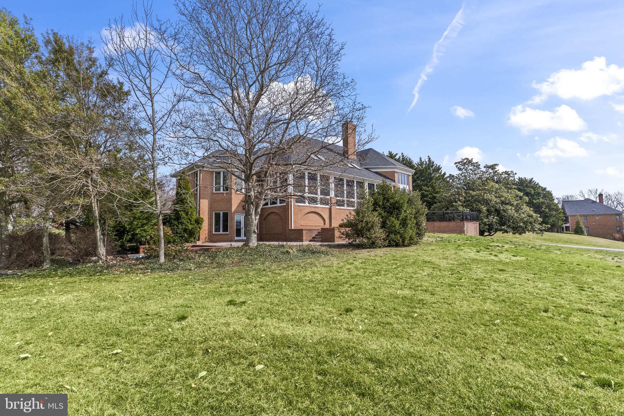 OLD SOUTH COUNTRY CLUB - Residential