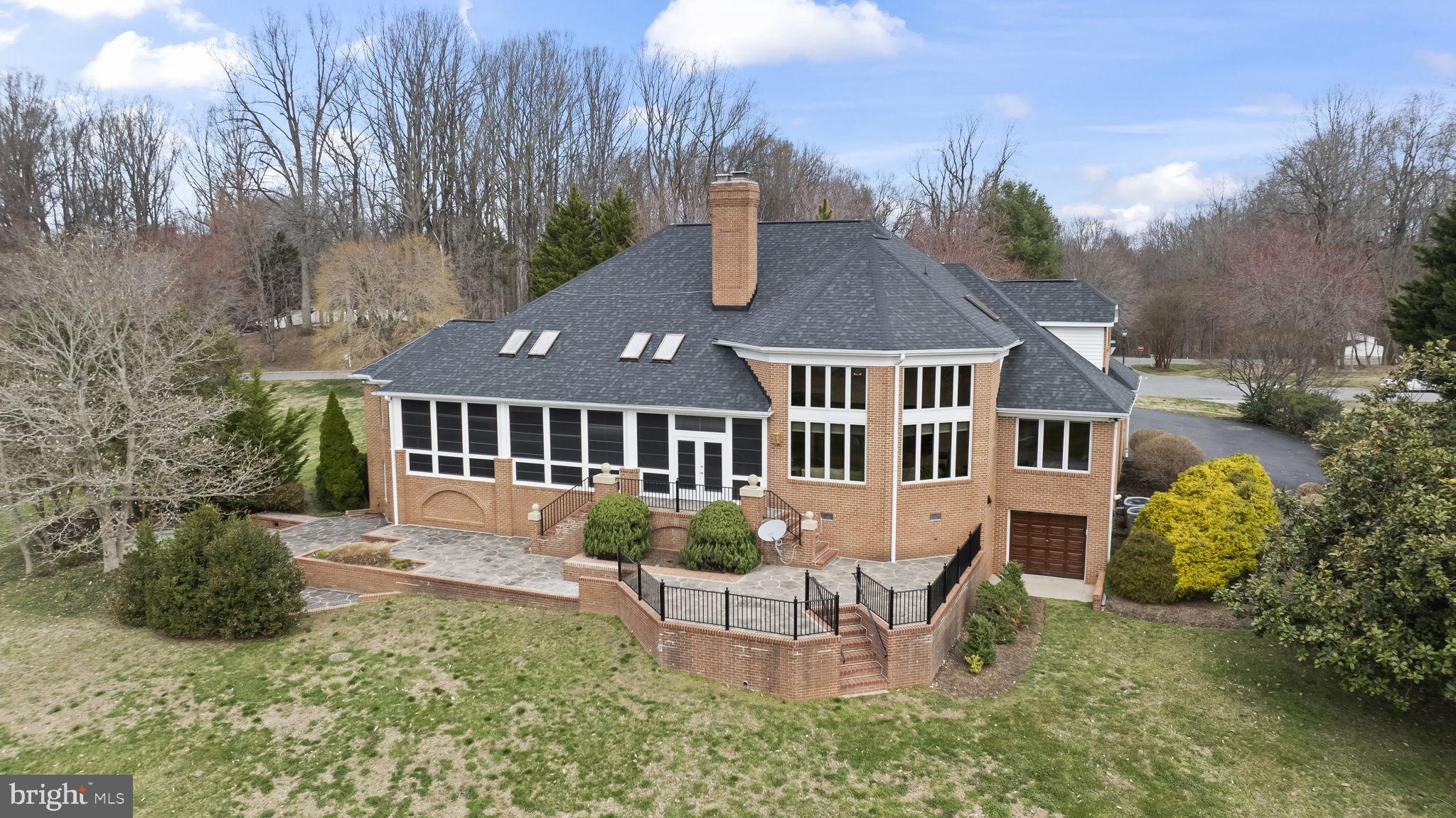 OLD SOUTH COUNTRY CLUB - Residential