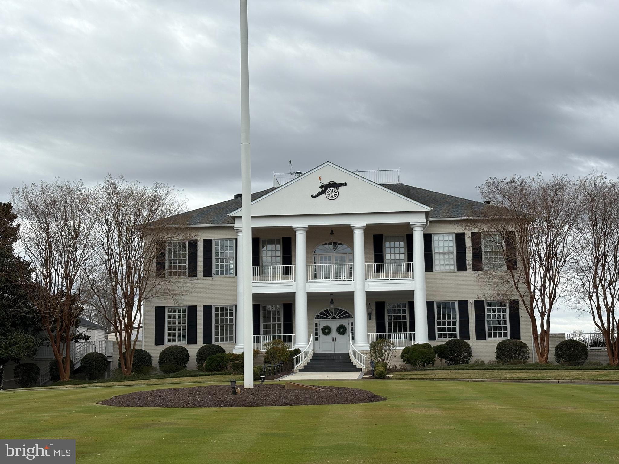 OLD SOUTH COUNTRY CLUB - Residential