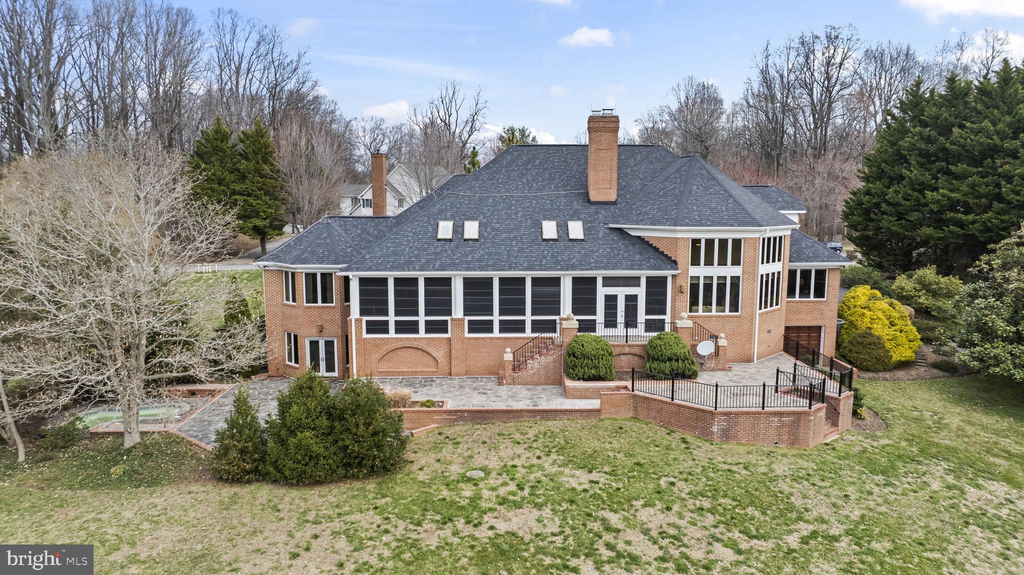 OLD SOUTH COUNTRY CLUB - Residential