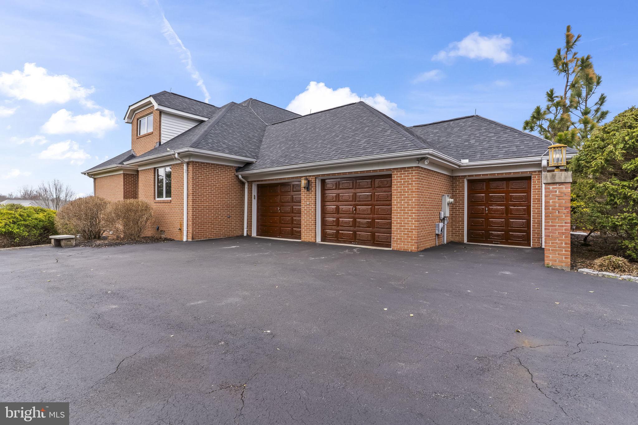 OLD SOUTH COUNTRY CLUB - Residential