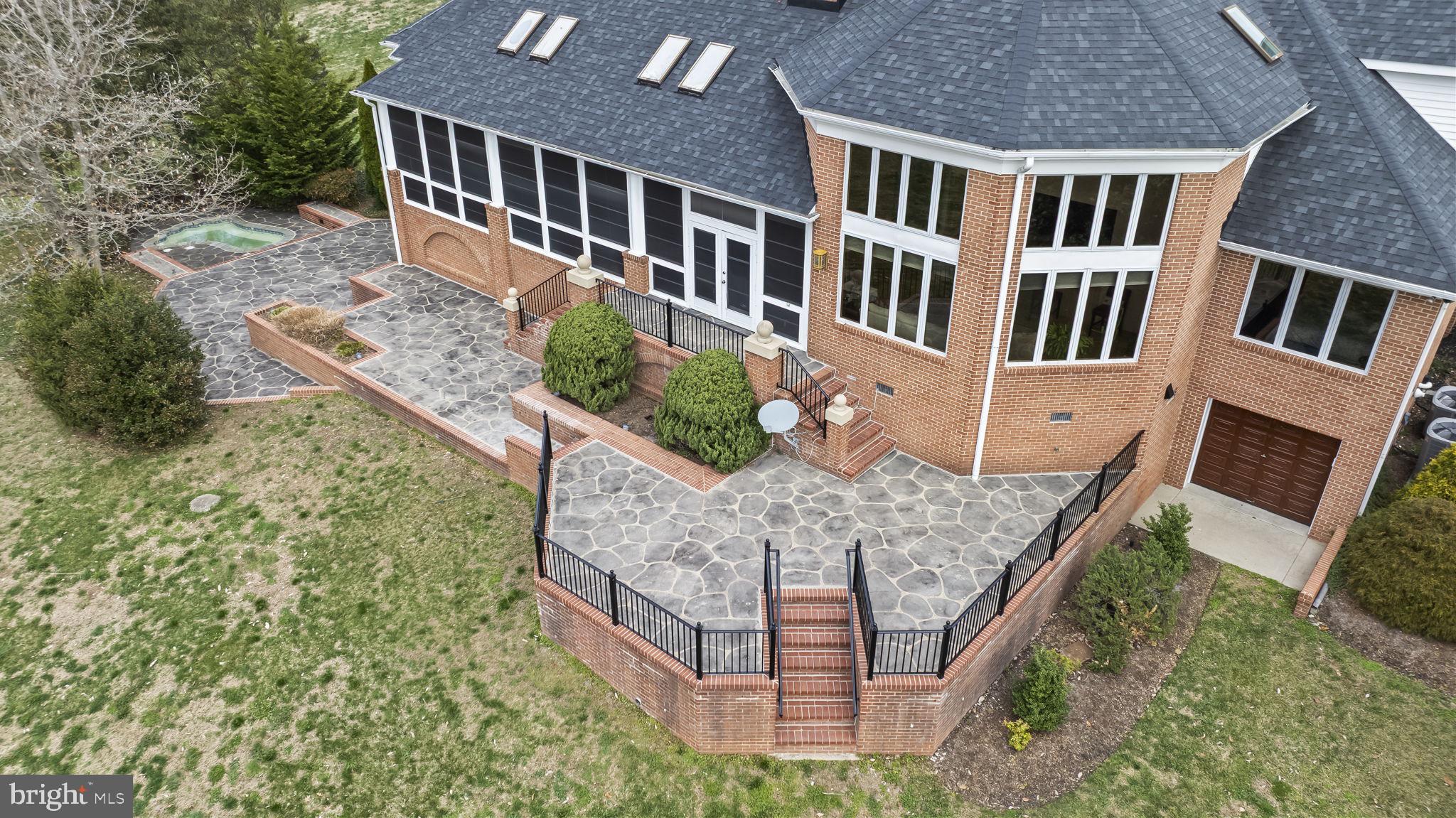 OLD SOUTH COUNTRY CLUB - Residential