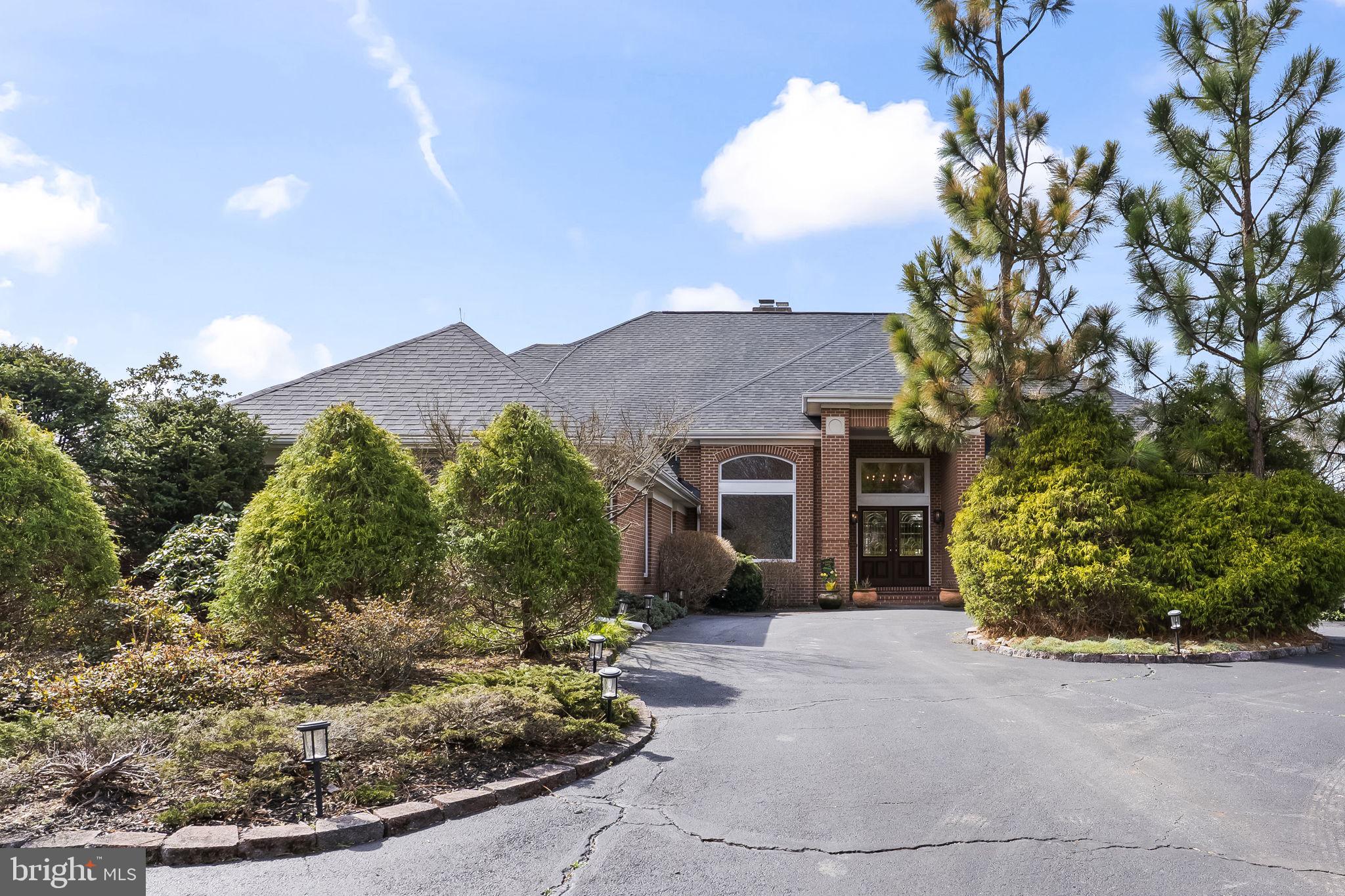 OLD SOUTH COUNTRY CLUB - Residential