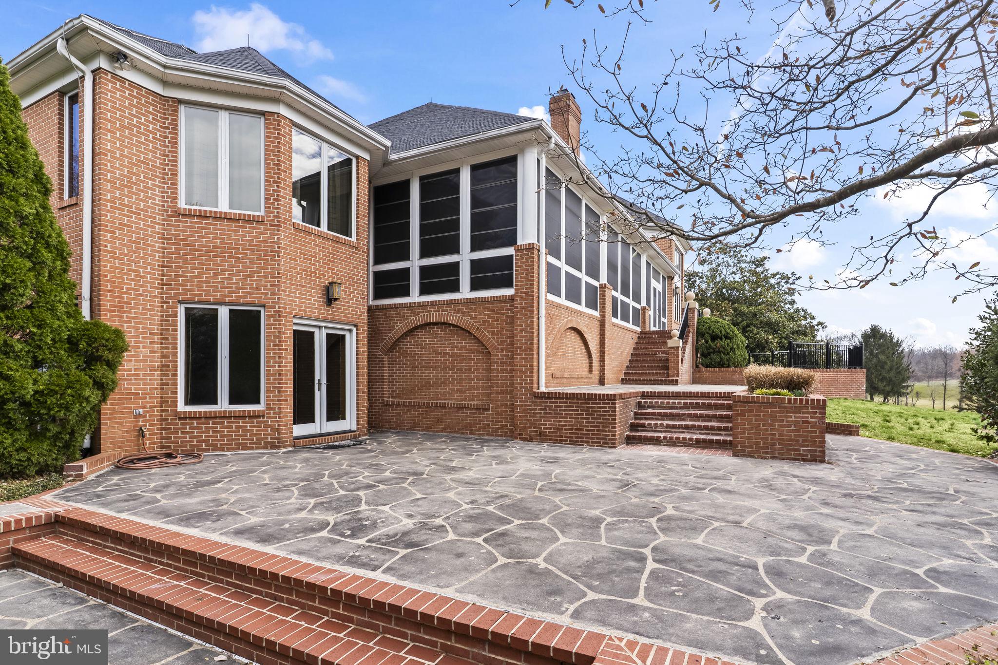 OLD SOUTH COUNTRY CLUB - Residential