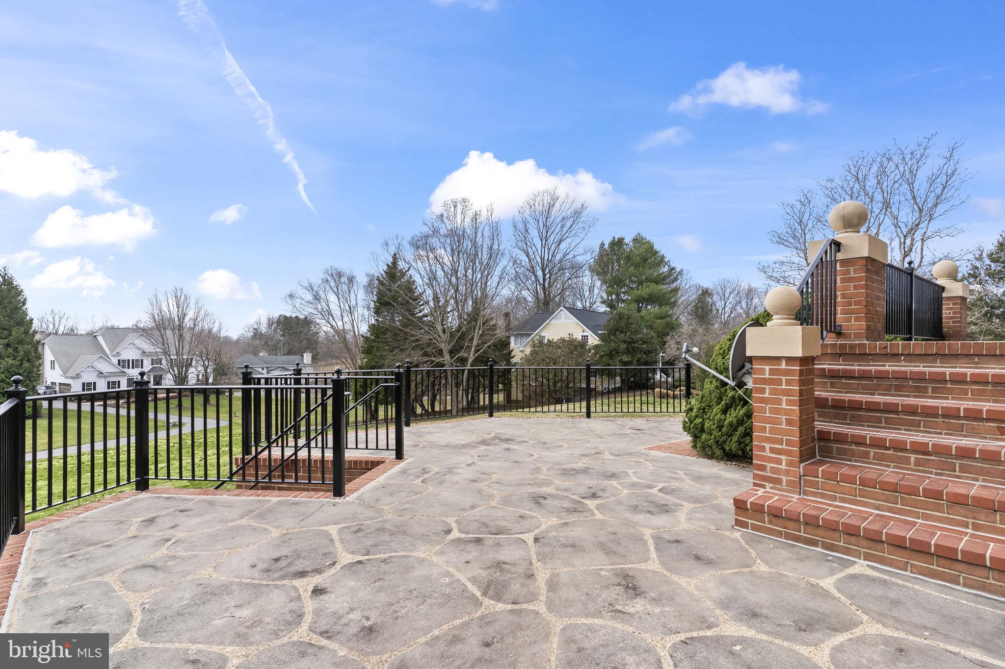 OLD SOUTH COUNTRY CLUB - Residential