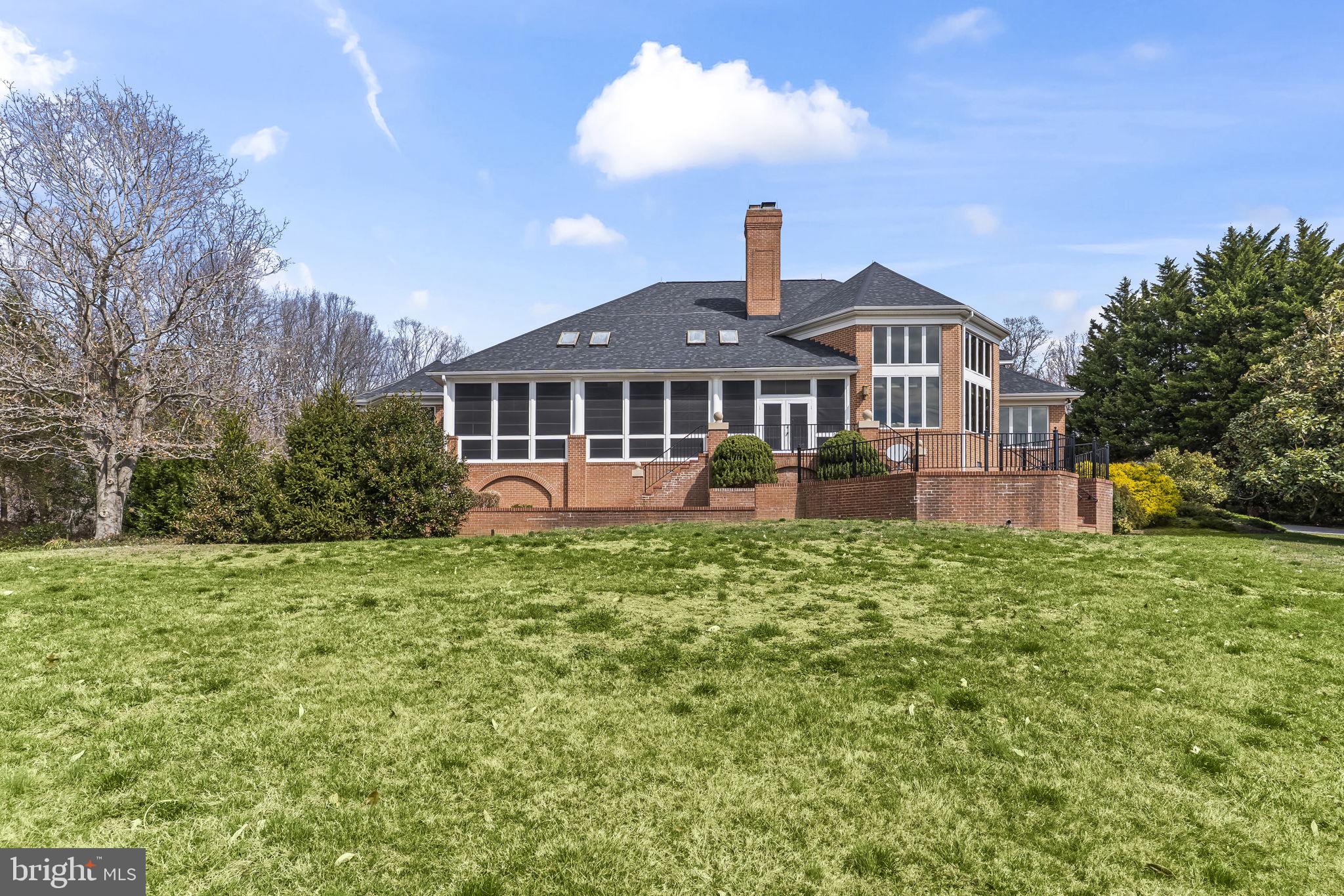 OLD SOUTH COUNTRY CLUB - Residential