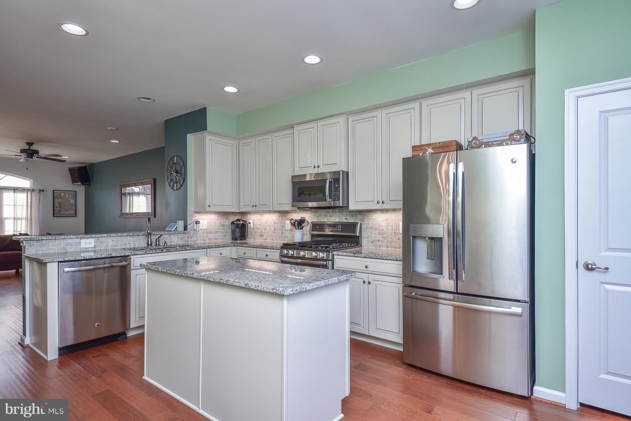 FEATHERSTONE STATION CONDOMINIUMS - Residential