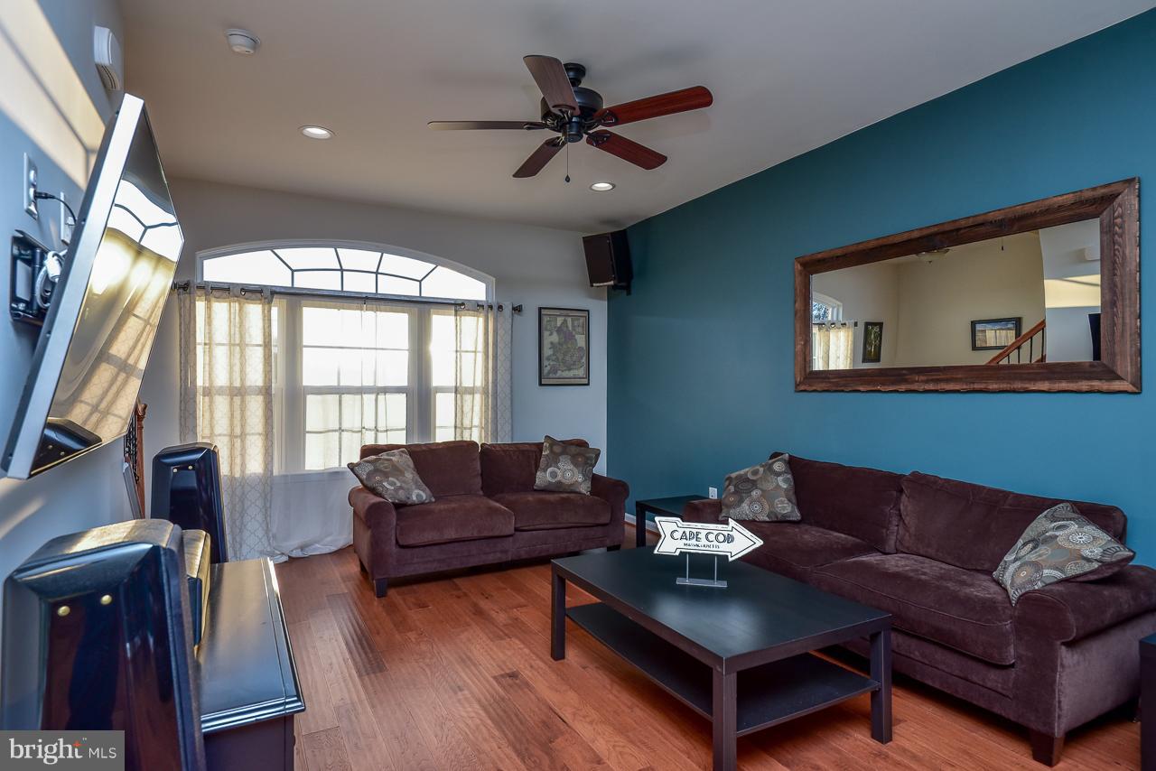 FEATHERSTONE STATION CONDOMINIUMS - Residential