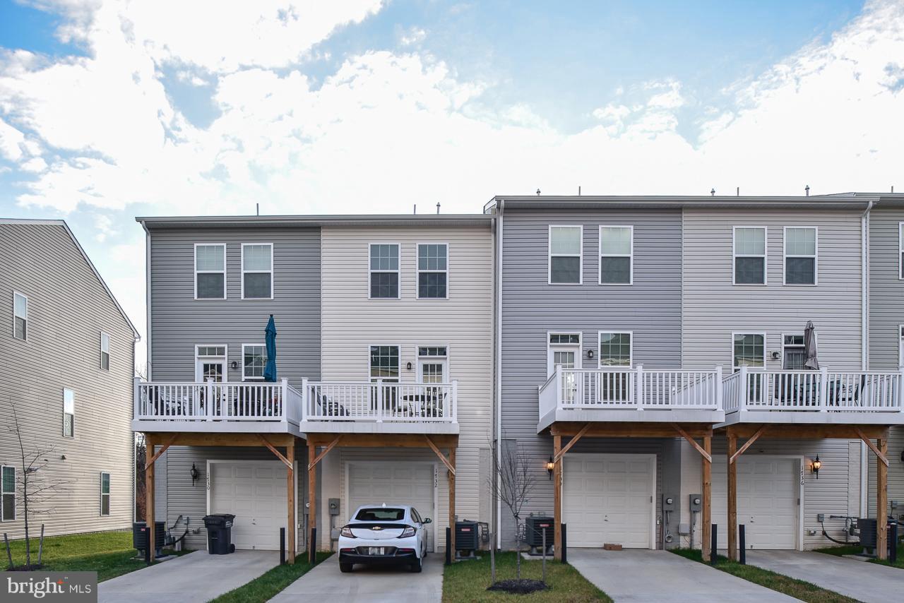 FEATHERSTONE STATION CONDOMINIUMS - Residential