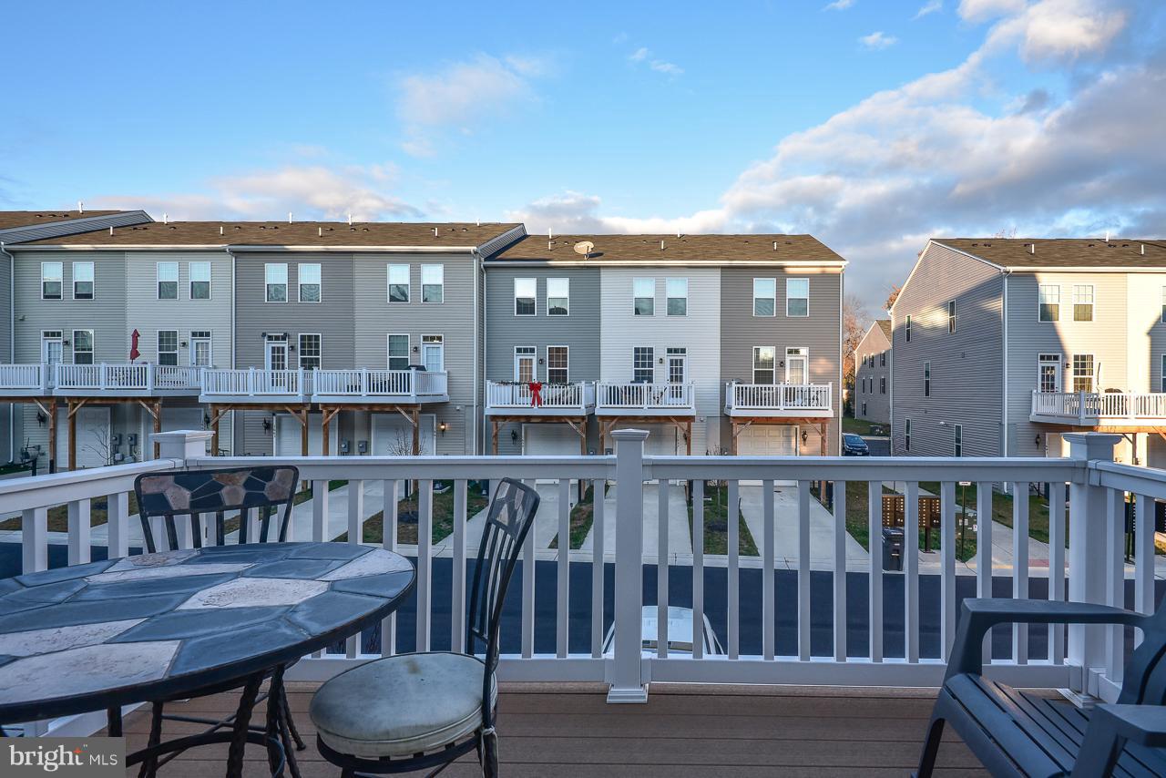 FEATHERSTONE STATION CONDOMINIUMS - Residential