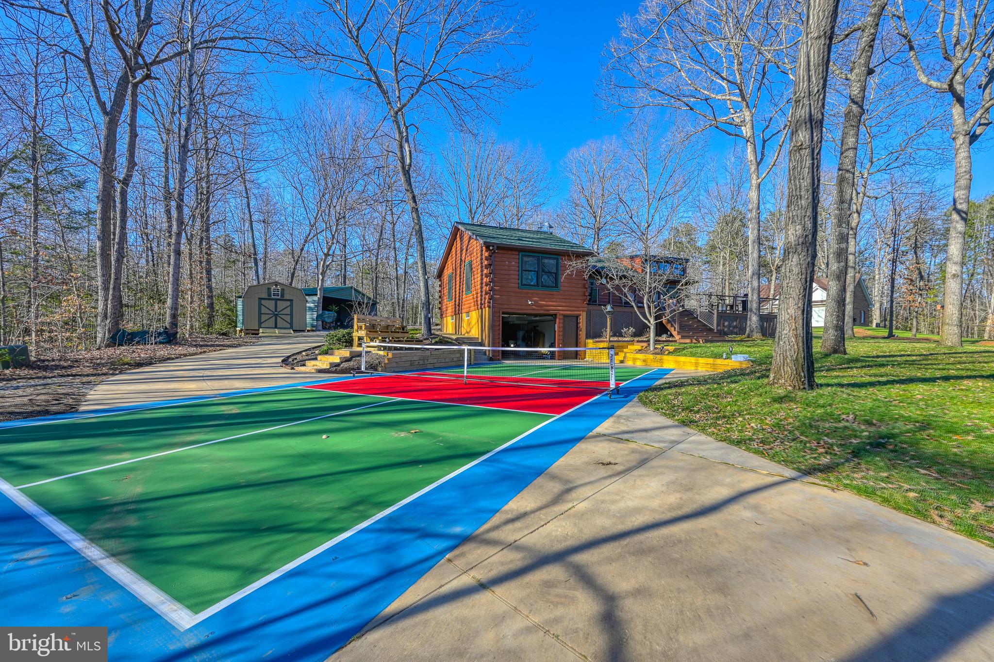 TALL PINES - Residential