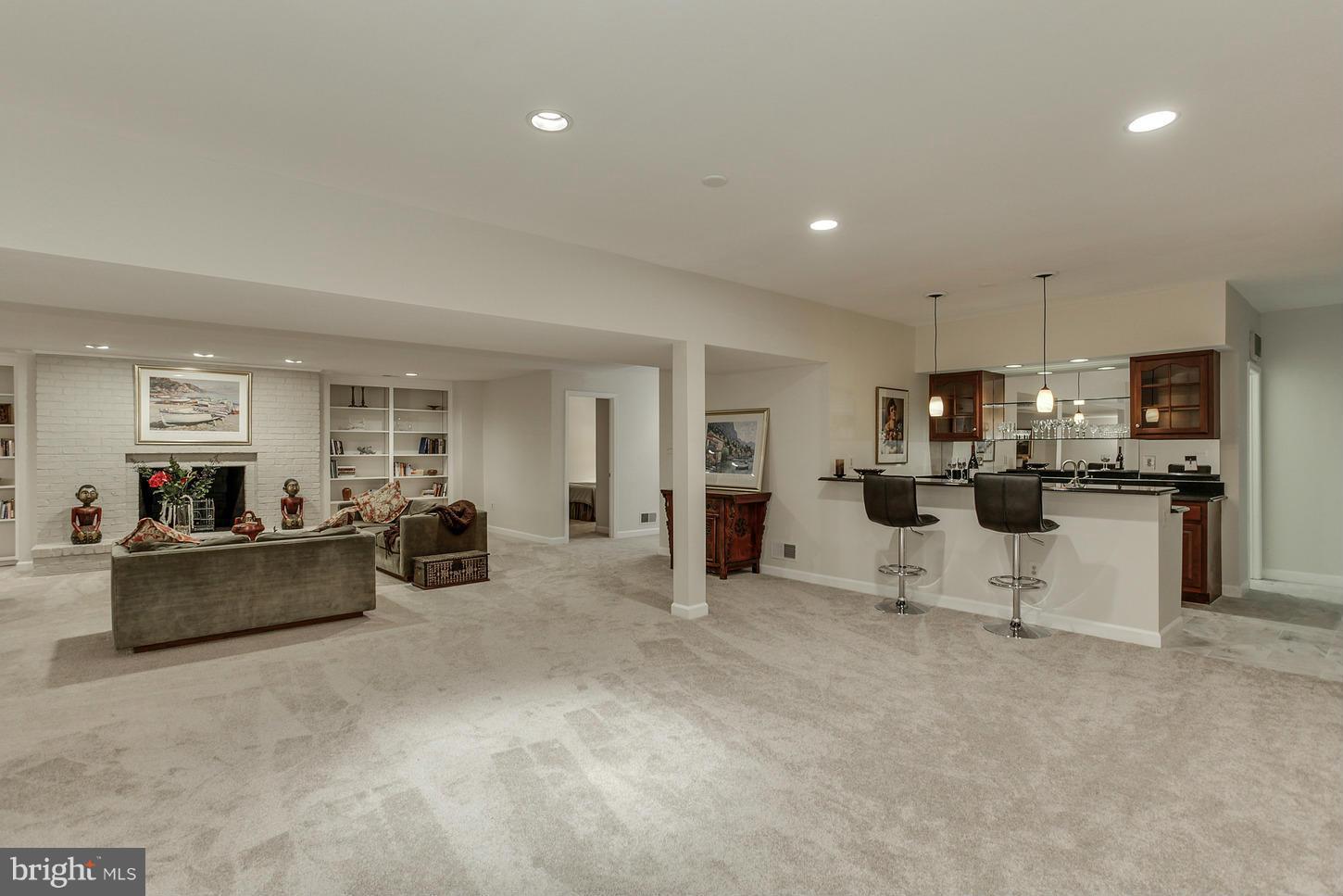 POTOMAC OUTSIDE - Residential